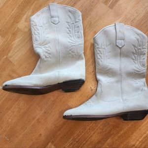 White suede cowgirl boots size 8
